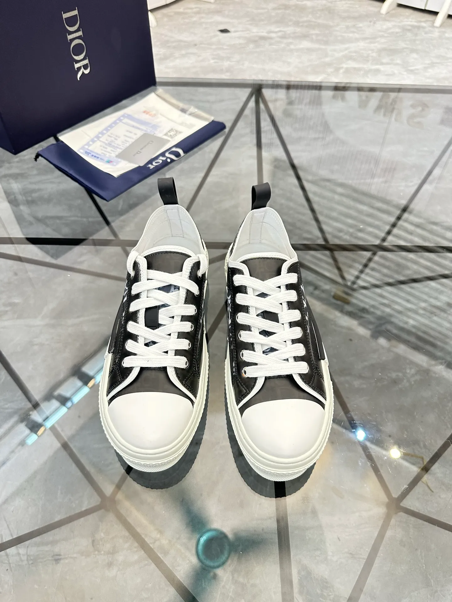 Selling men's shoes 💰: 💰P400¥ Product trademark: Dio* "Dior*" low-top casual shoes Regular size: 36-45 (can be customized to 46) Couple style B23 Product materials: Upper imported original fabric, breathable lining, original outsole. No.: 007